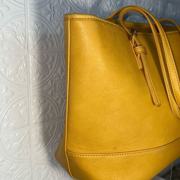 Urban Expressions Tote - Picture 5 of 9